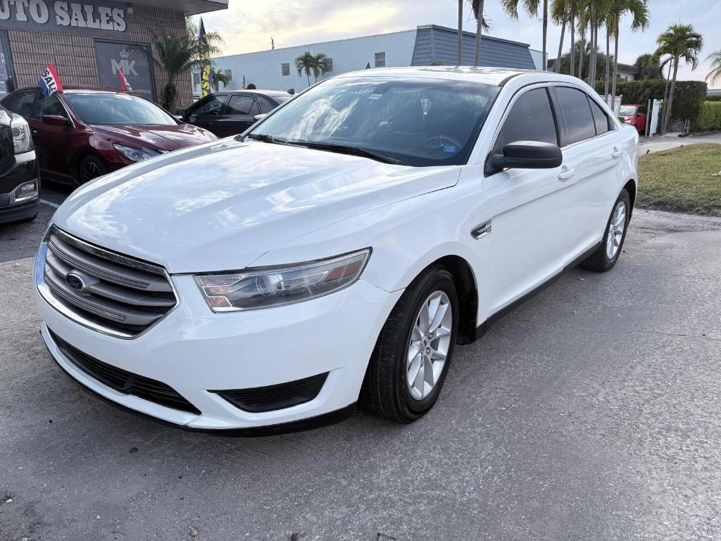2014 Ford Taurus SE FWD's photo