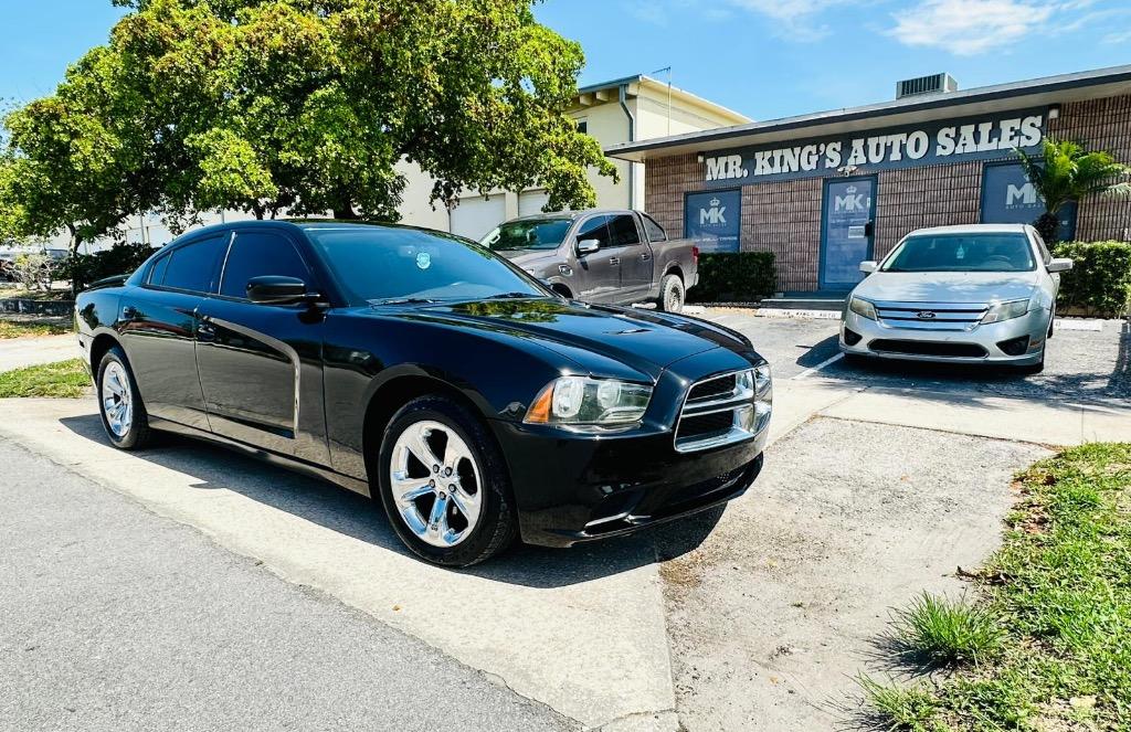 2013 Dodge Charger SE's photo